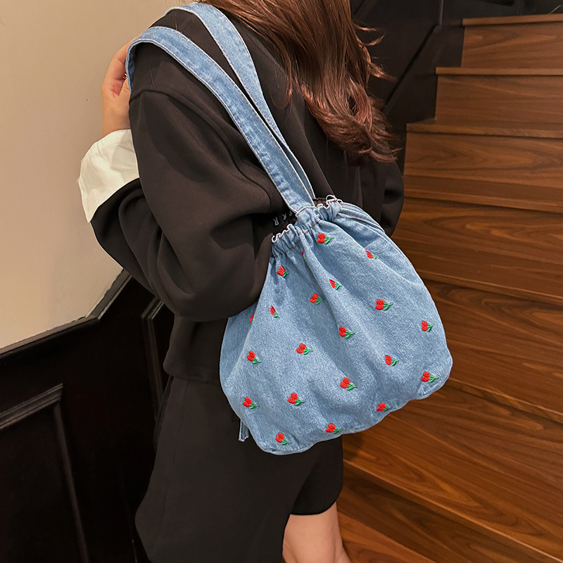 Cherry Embroidery Denim Drawst - đánh giá và giá Women Bags Jeans